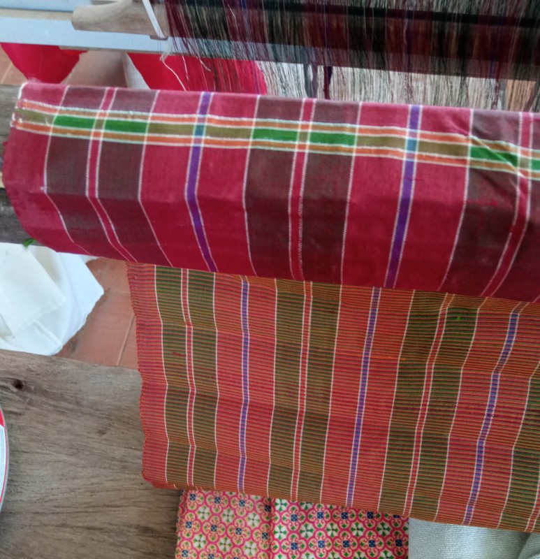 ผ้าสไบลายโสร่ง