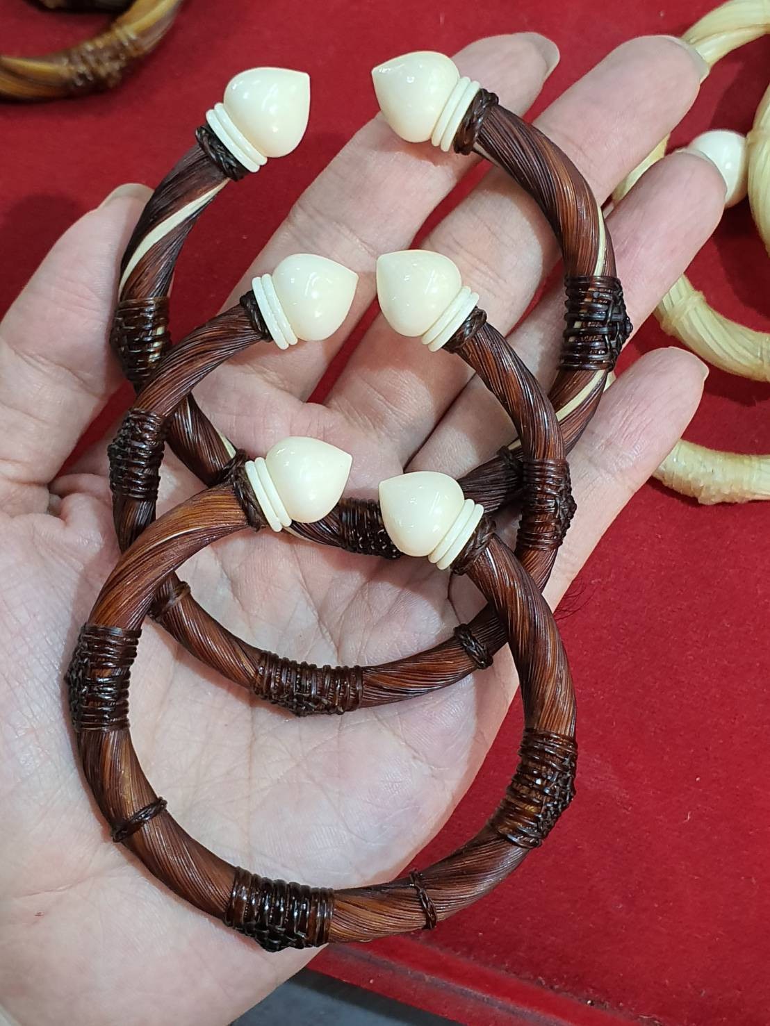 กำไลหางสีน้ำตาล หัวบัวงา