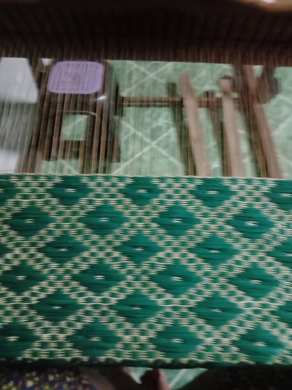 กกเสื่อสีเขียวลายดอกไม้