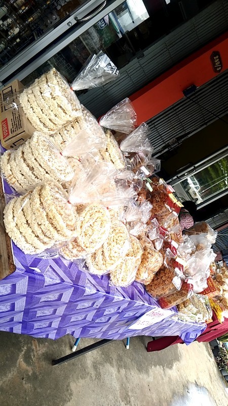 ขนมนางเล็ต ขนมกันเตรือม ขนมดอกจอก ขนมมุก ขนมตาราง ขนมกระยาสารท ขนมเปี๊ยะ