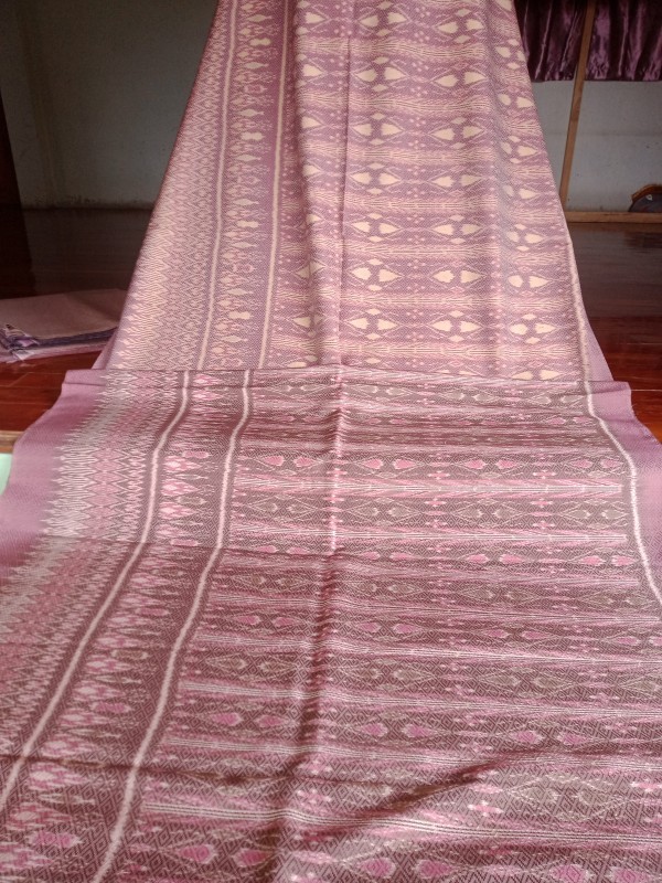 ผ้าไหมมัดหมี่ยกดอก 6 ตะกอลายพนมสวาย