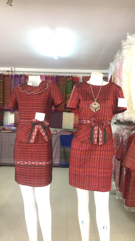 ชุดแซกลายโฮล