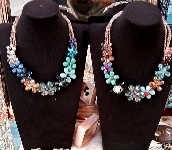 สร้อยคริสตัลติดดอกหลากสี