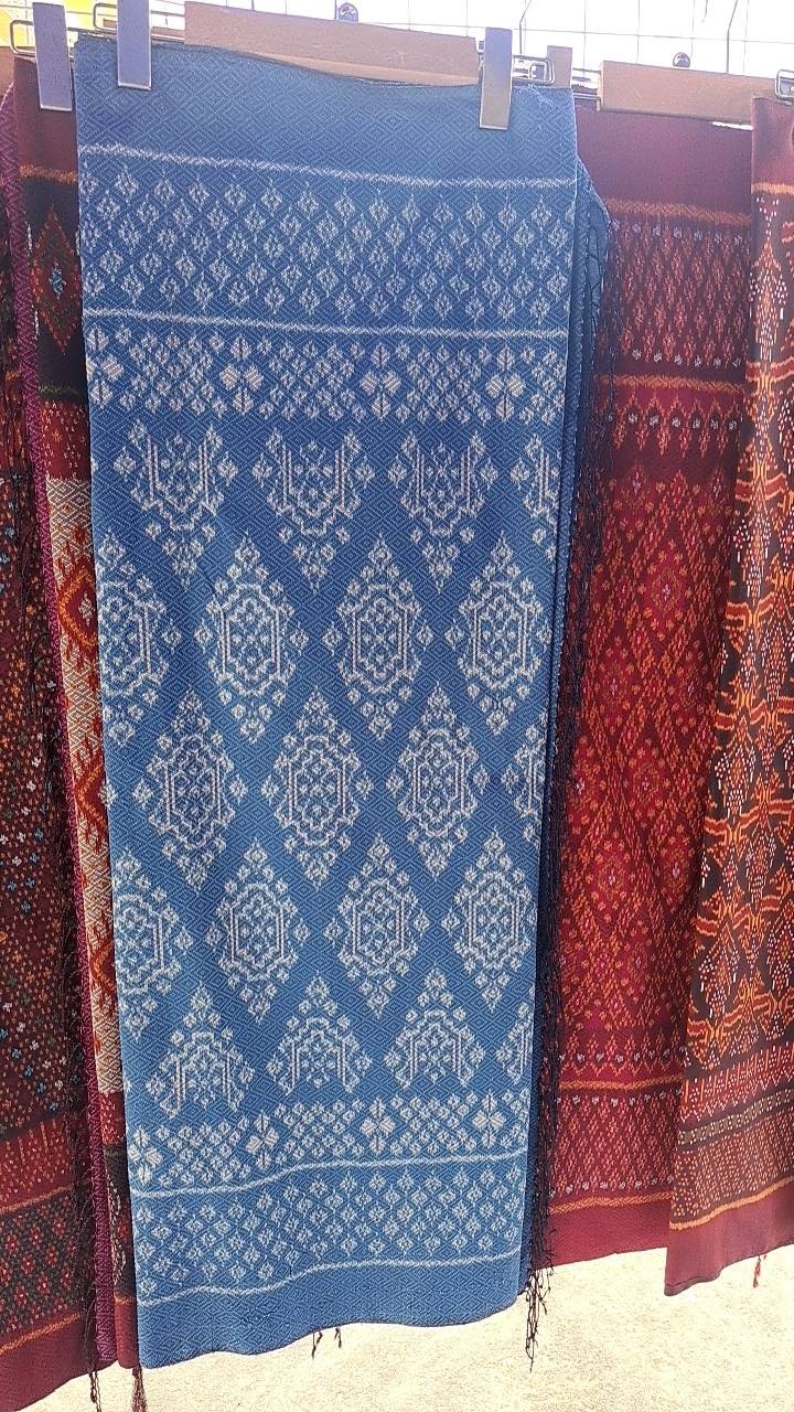 ผ้าไหมสีธรรมชาติ