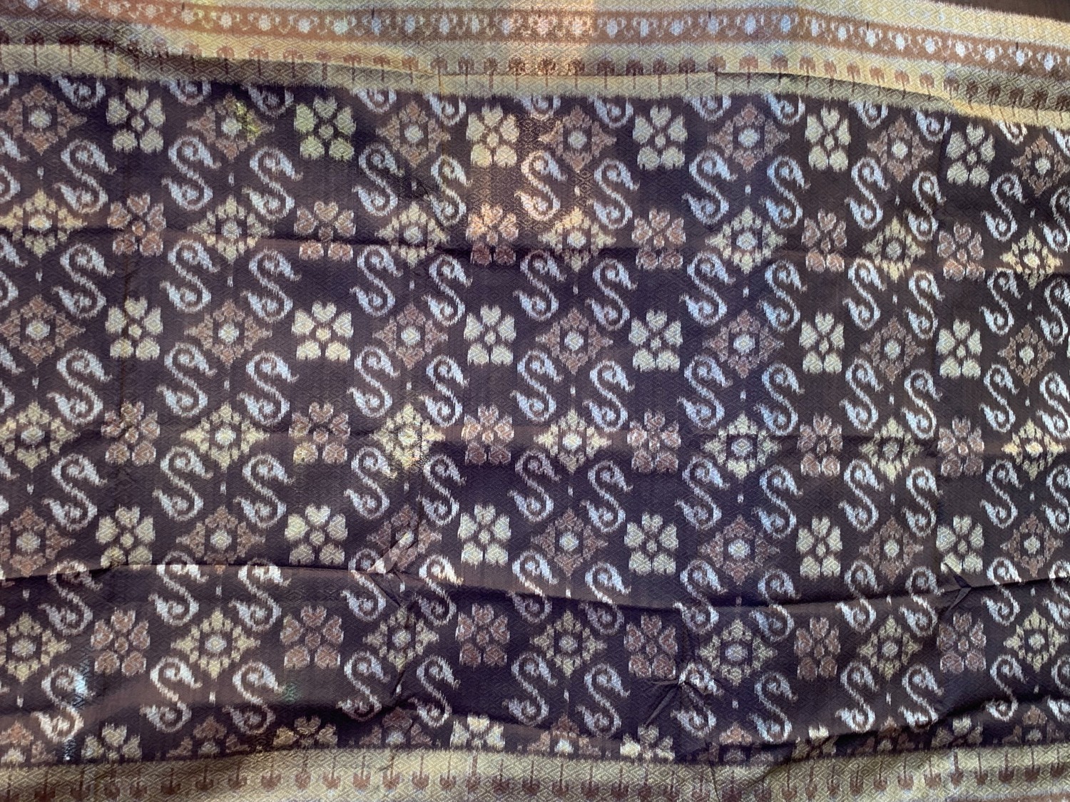 ผ้าไหมลายดอกรักราชกัญญา