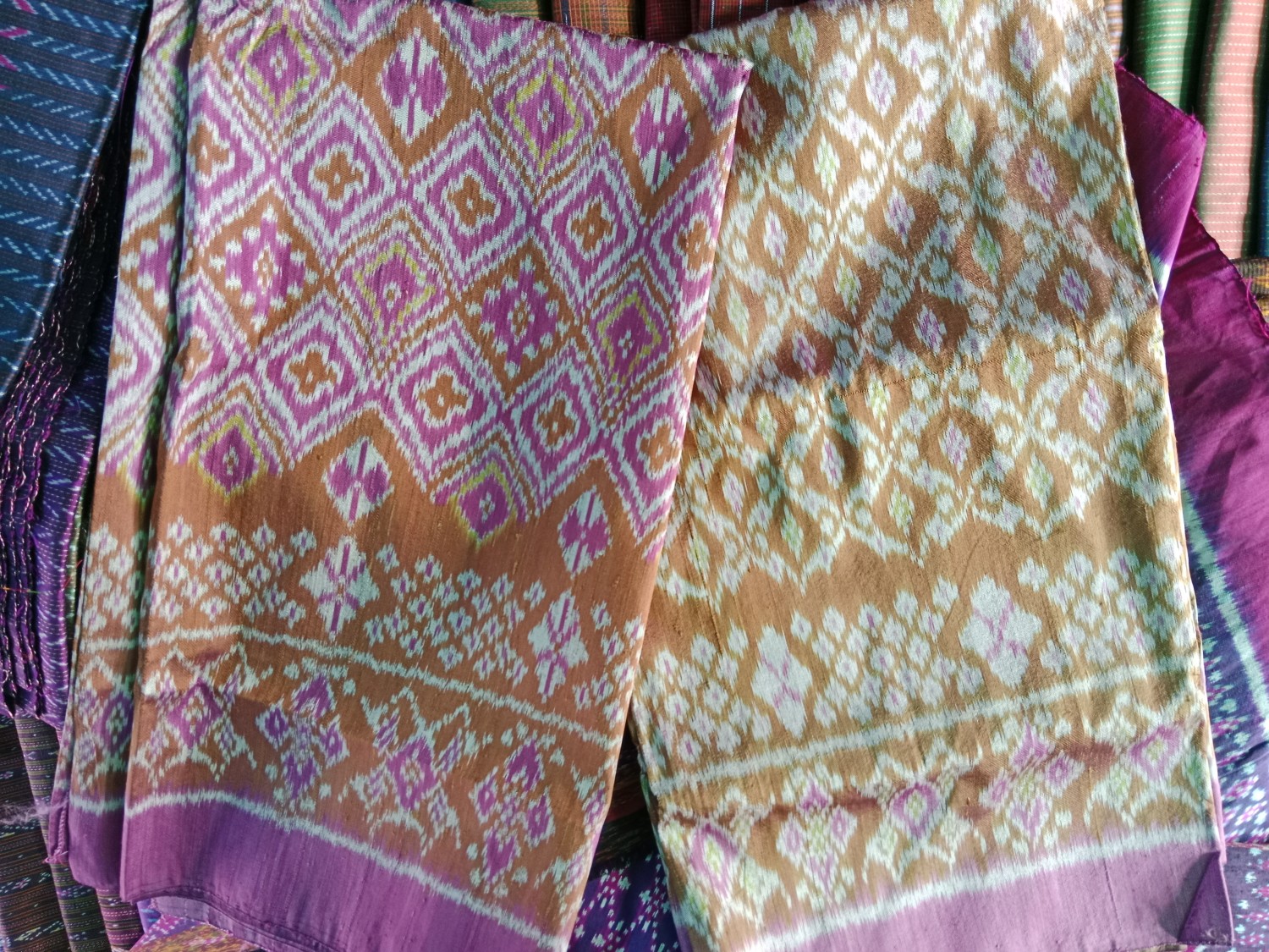 ผ้าไหมมัดหมี่ลาย