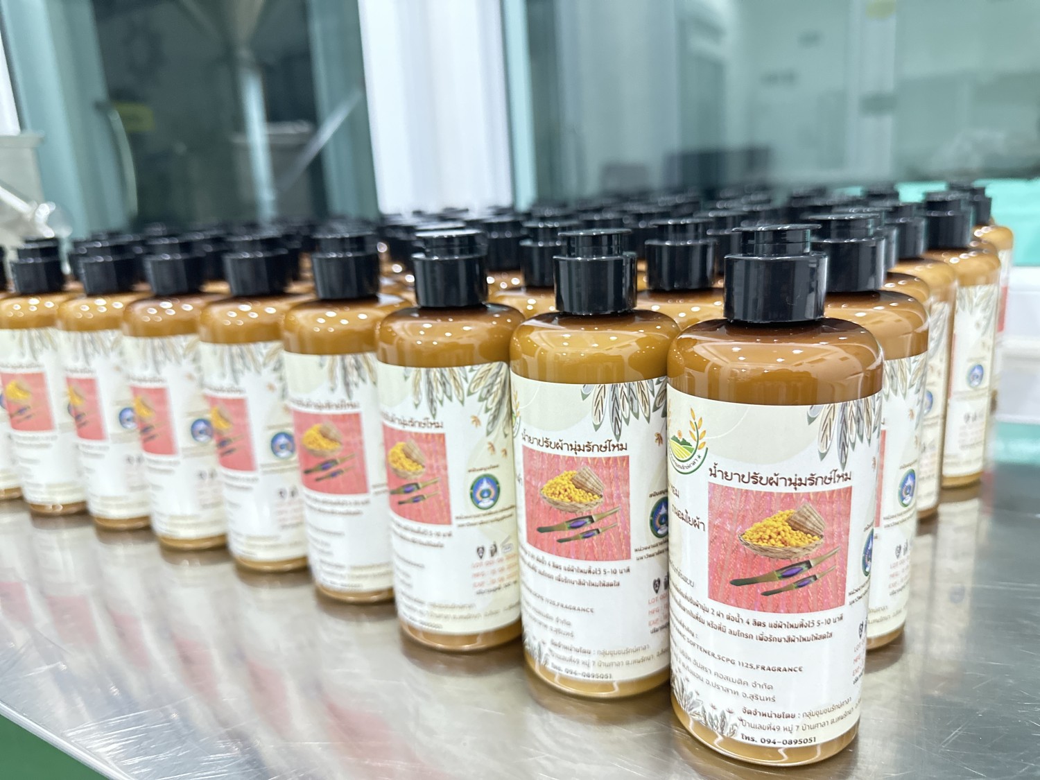 น้ำยาปรับผ้านุ่ม รักษไหม (สูตรรักษ์โลก พรีเมี่ยม)