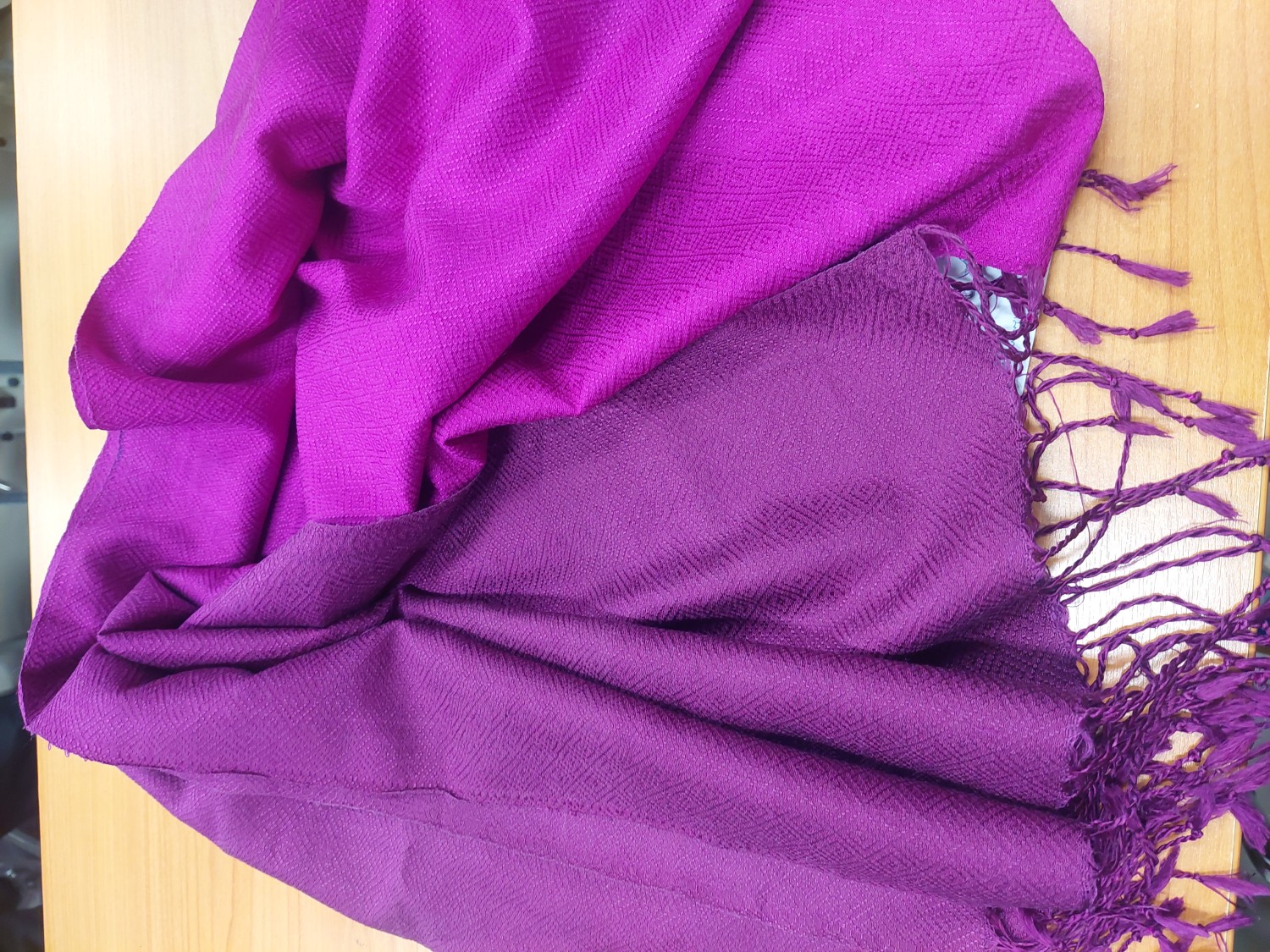 ผ้าคลุมไหล่ลูกแก้ว