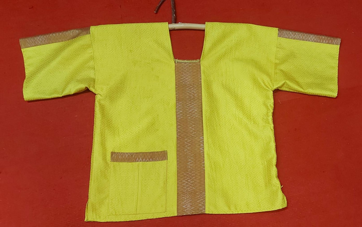 เสื้อผ้าไหมยกดอก สุภาพสตรี