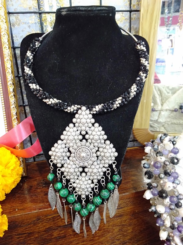 สร้อยคอหินสีประยุกต์