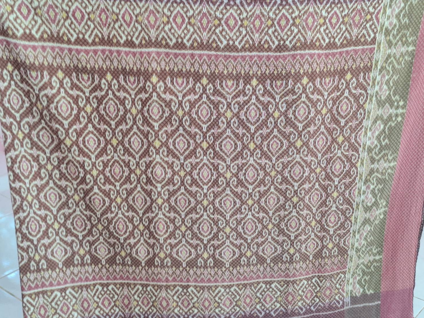 กลุ่มสตรีทอผ้าไหมบ้านอู่โลก