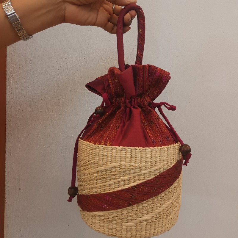 กระเป๋าแฝกสุดหรู