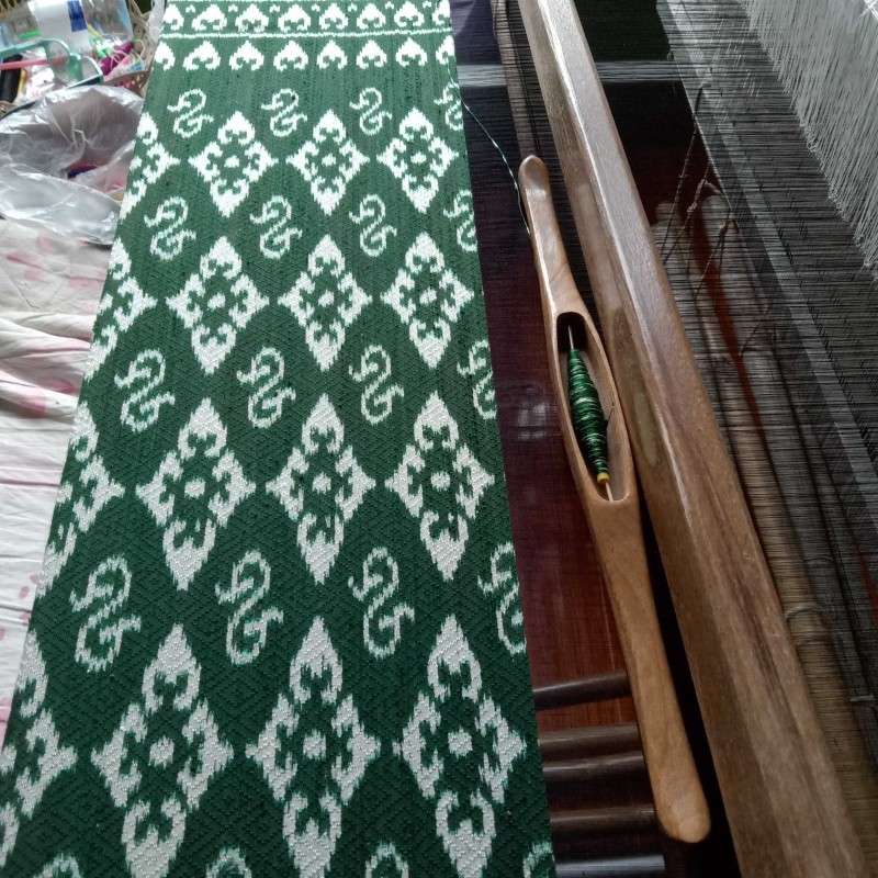 ผ้าไหมลายดอกรักราชกัญญา