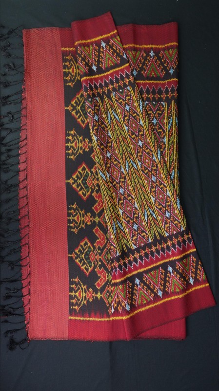 ซิ่น ผ้าไหมมัดหมี่ 6ตะกอ มีหน้านาง ชายครุย ขนาด 1x2เมตร พื้นสีแดงเม็ดมะขาม รหัส L9A-66-0820677 รหัสสินค้า SKU-31666