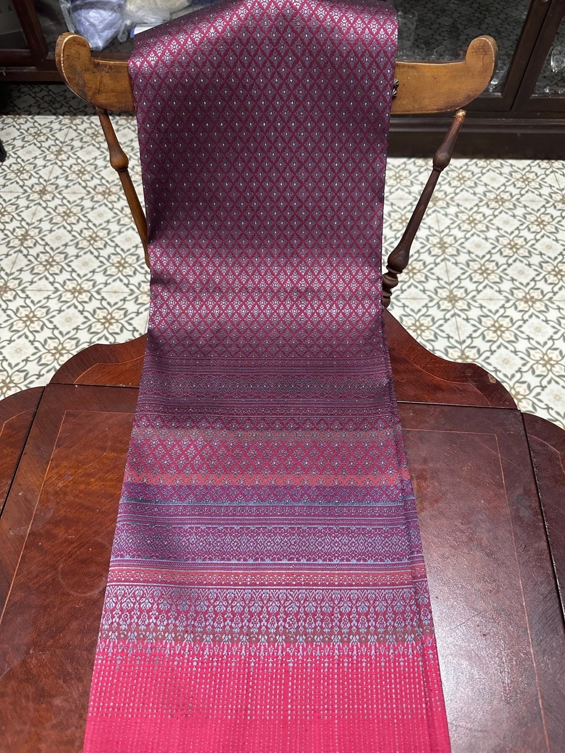 ผ้าไหมยกดอกโบราณ