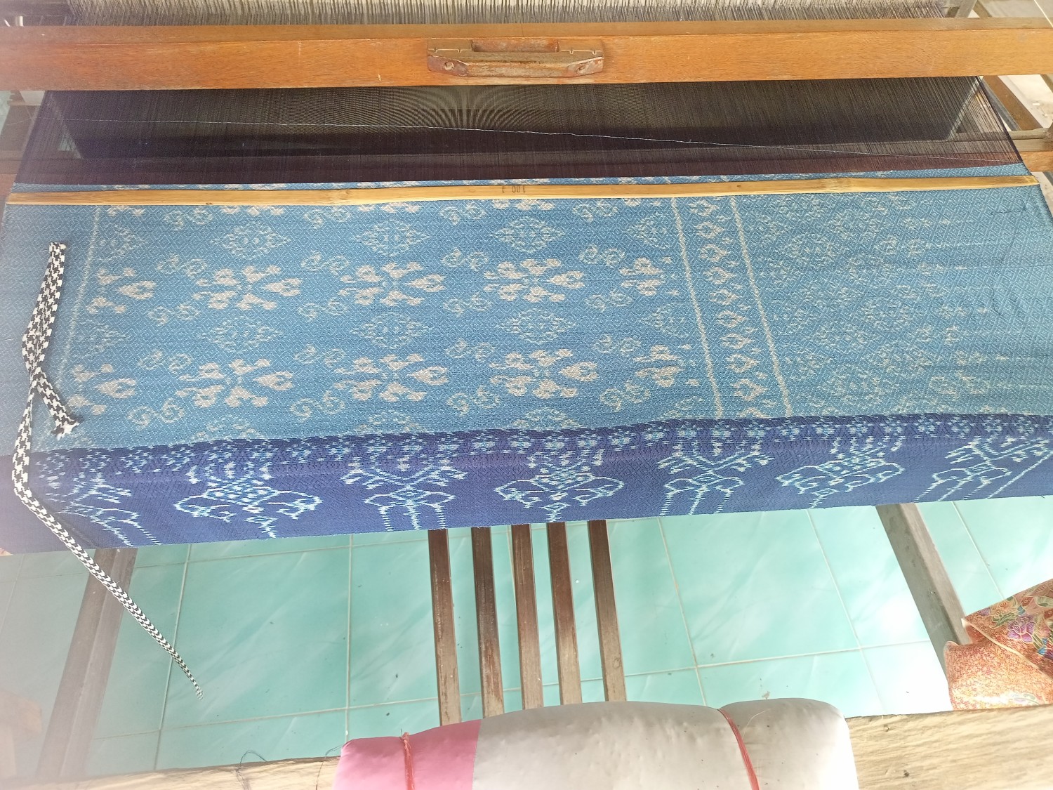 ผ้าไหมยกดอก