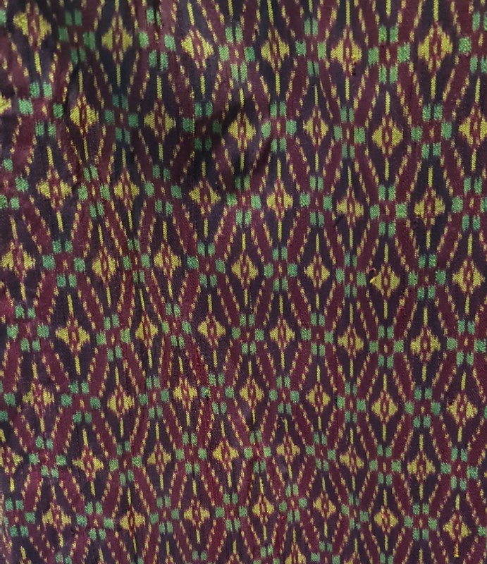 ผ้าไหมลายใบไม้