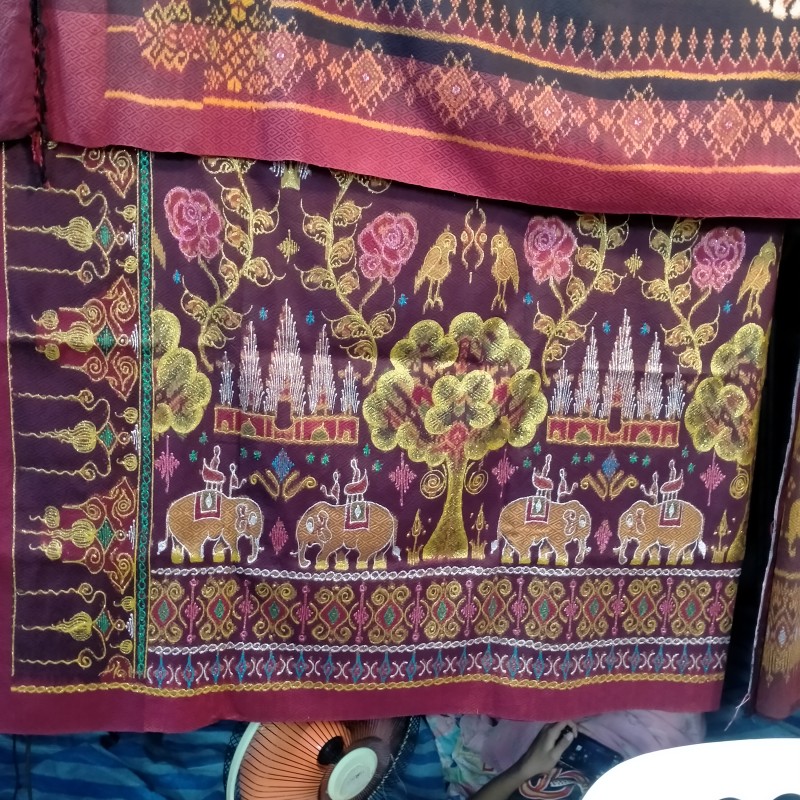 ผ้าไหมมัดหมี่