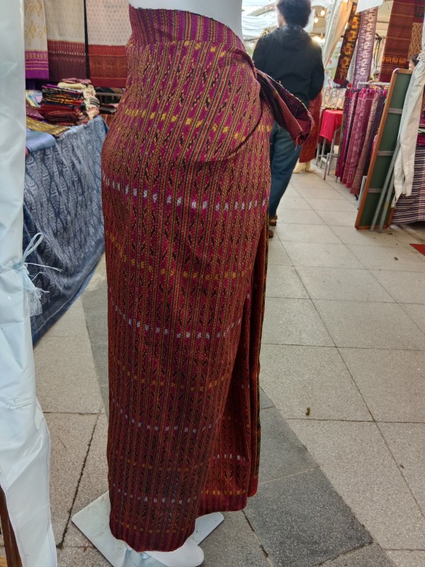 ผ้าไหมมัดหมี่