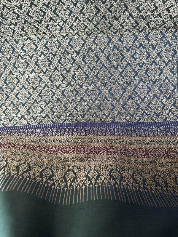 ผ้ายกทองลาย ราชวัตร์ก้านเเย่งดอกใน ย่อมุมไม้สิบสอง ขนาด 50 เซน ยาว 2.50 เมตร