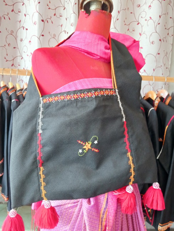 กระเป๋าผ้าแส่ว