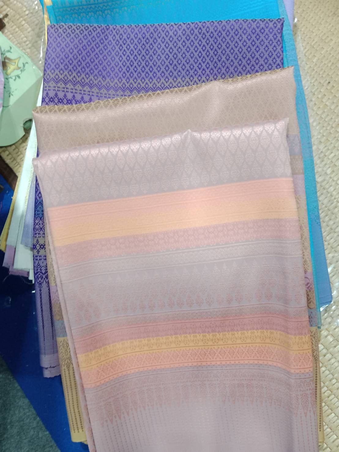 ผ้าไหมยกเงี้ยว