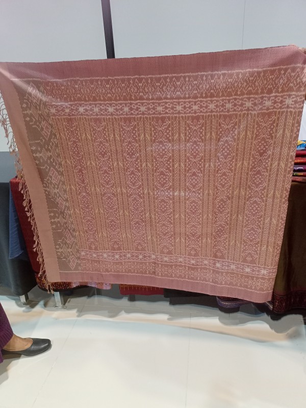 ผ้าไหมสีธรรมชาติ