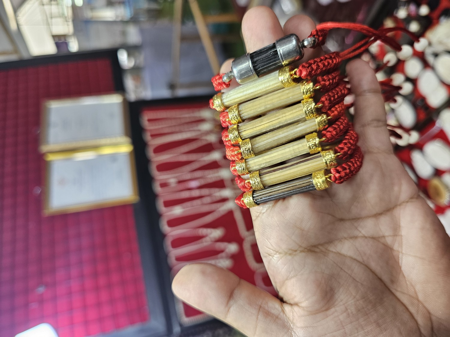 กำไลด้วยแดงหางช้าง