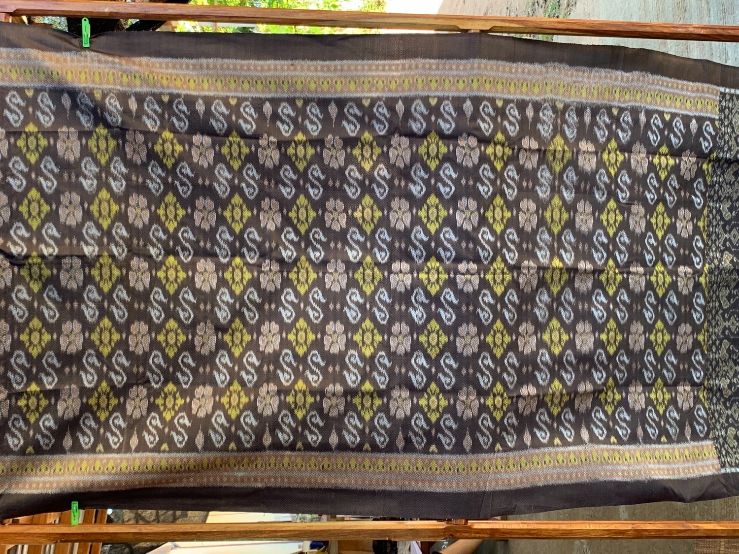 ผ้าไหมลายดอกรักราชกัญญา