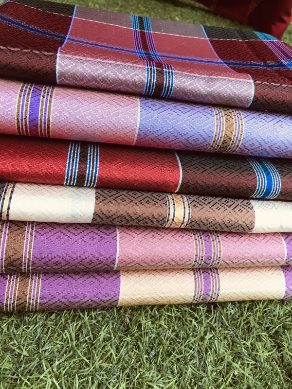 โสร่งไหมแท้ สีหวาน