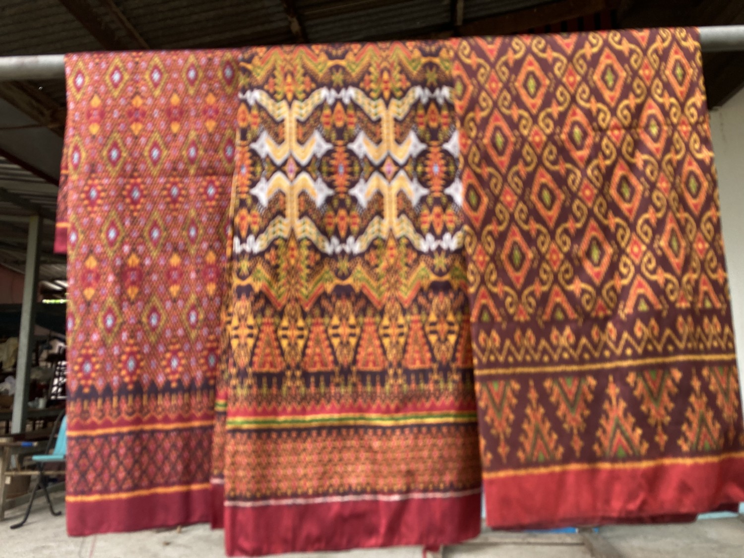 ผ้าไหมมัดหมี่ลายดอกมะเขือ