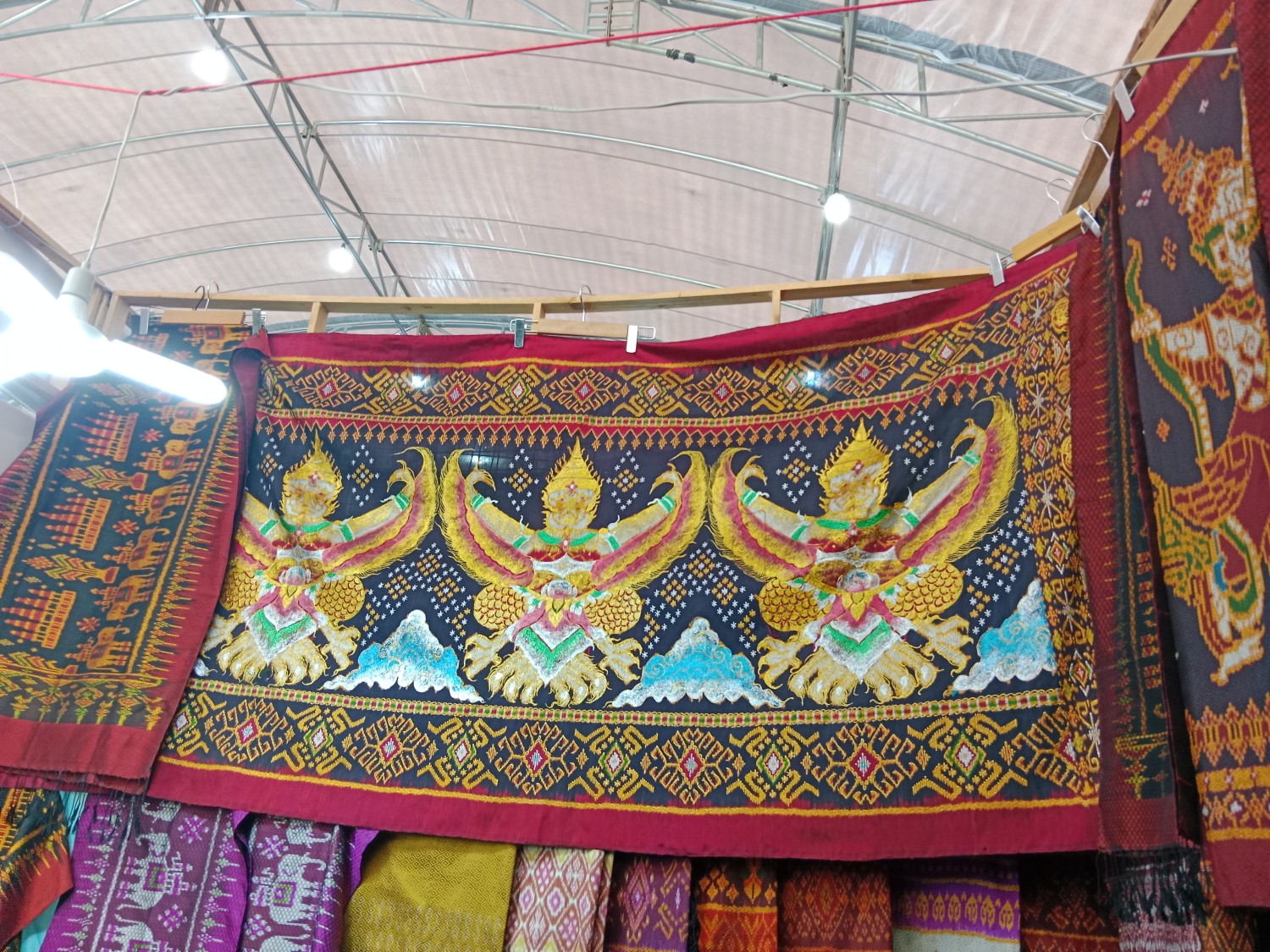 ผ้าไหมมัดหมี่ลาย