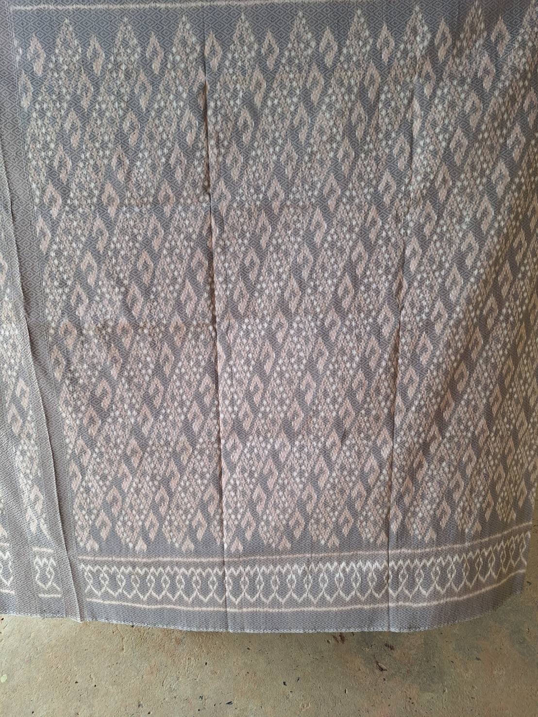 กลุ่มสตรีทอผ้าไหมบ้านอำปึล