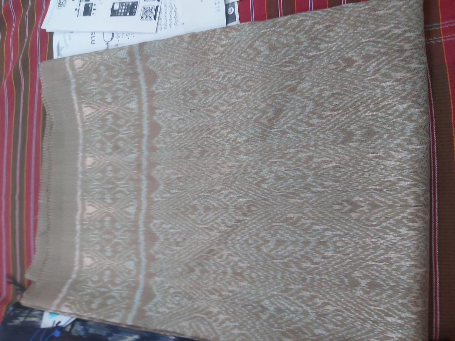 ผ้าไหมมัดหมี่ ลายจี้เพชร